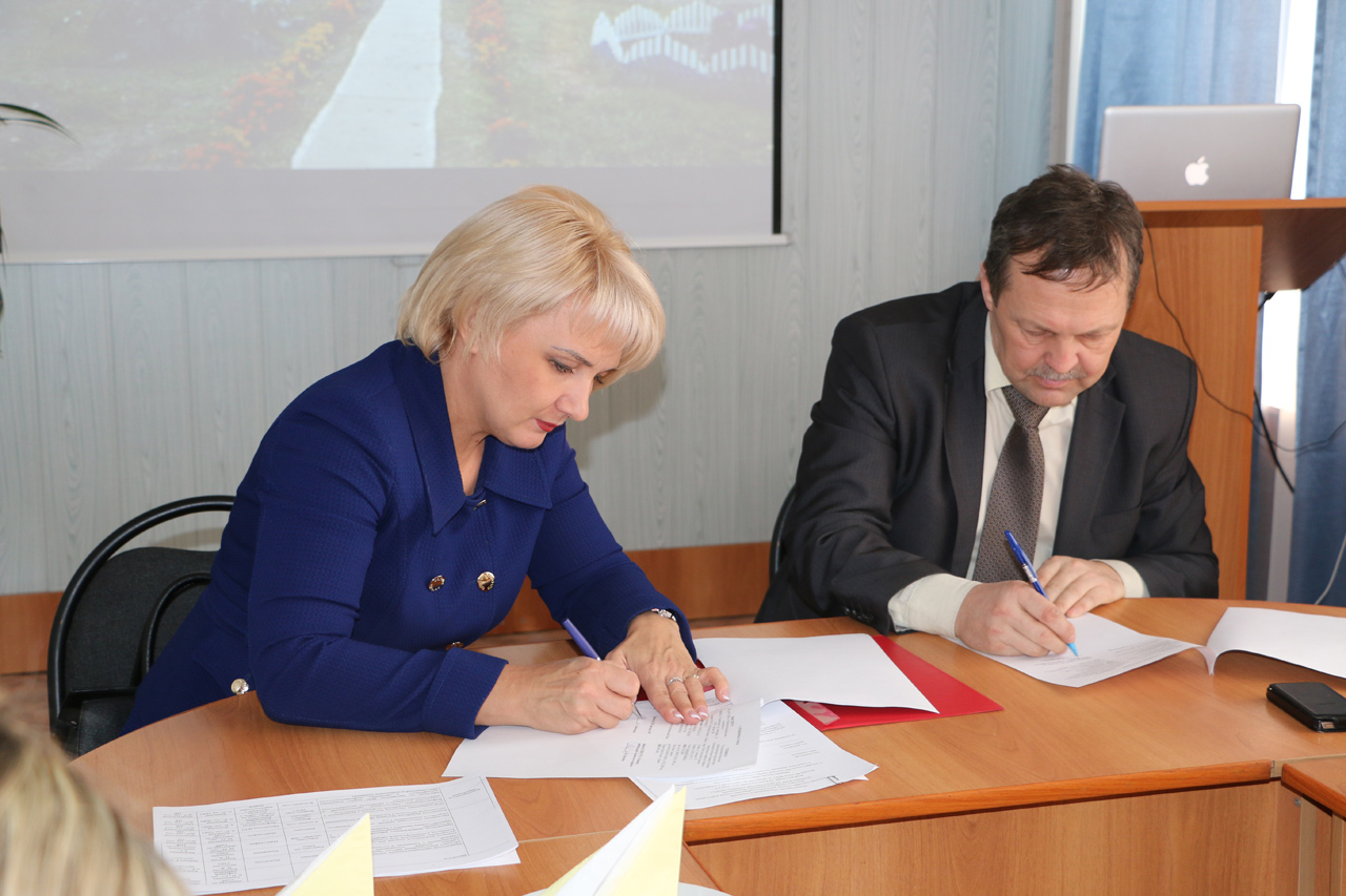 Подписание соглашения о сотрудничестве между ХТИ – филиалом СФУ и ГБОУ СПО РХ «Техникум коммунального хозяйства и сервиса» Подписание соглашения о сотрудничестве между ХТИ – филиалом СФУ и ГБОУ СПО РХ «Техникум коммунального хозяйства и сервиса»