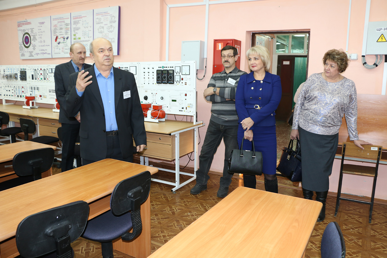 Подписание соглашения о сотрудничестве между ХТИ – филиалом СФУ и ГБОУ СПО РХ «Техникум коммунального хозяйства и сервиса» Подписание соглашения о сотрудничестве между ХТИ – филиалом СФУ и ГБОУ СПО РХ «Техникум коммунального хозяйства и сервиса»