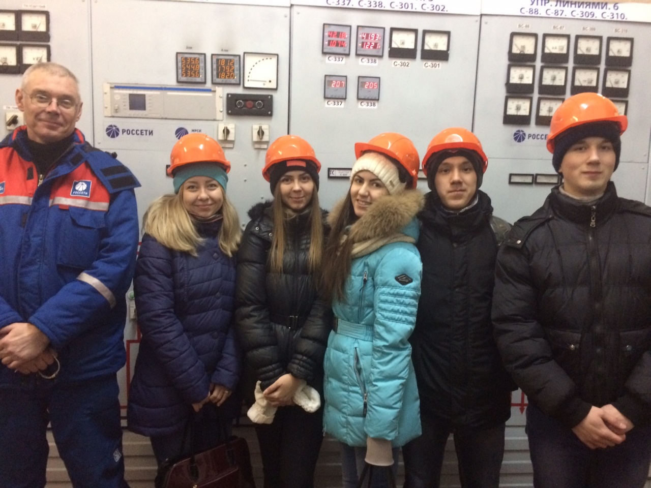 Лабораторные занятия студентов-энергетиков на объектах Хакасэнерго Лабораторные занятия студентов-энергетиков на объектах Хакасэнерго